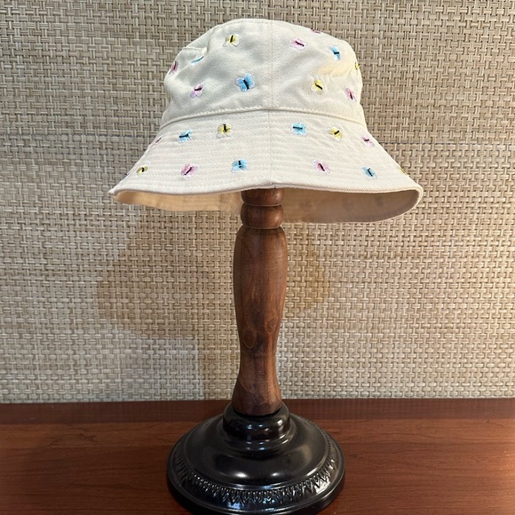 🌟HP🌟NWOT Urban Outfitters Butterfly Embroidered Yellow Canvas Bucket Hat - Picture 1 of 8
